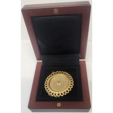 AUSTRALIA 1977 . FIFTY 50 CENTS MEDAL . JUBILEE . GOLD PLATED . with CHAIN